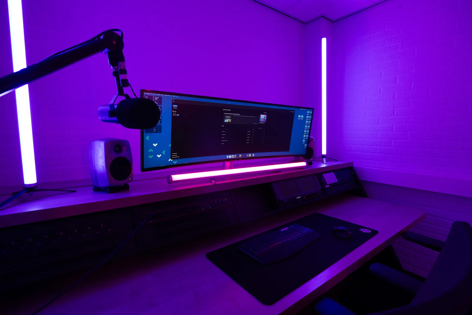 Edit bay desk with keyboard and mouse pad